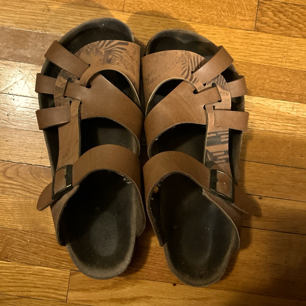 Birkenstock Papillio Pisa Cross Strap Sandal size 9 women and 7 men.